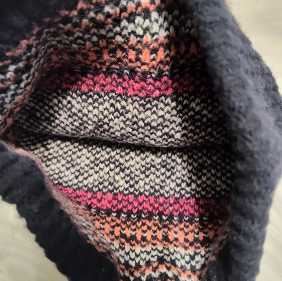 💐 EUC Cupcakes & Cashmere Fair Isle Ultra Soft Pom Pom Sweater Beanie, OSFA - Picture 4 of 6